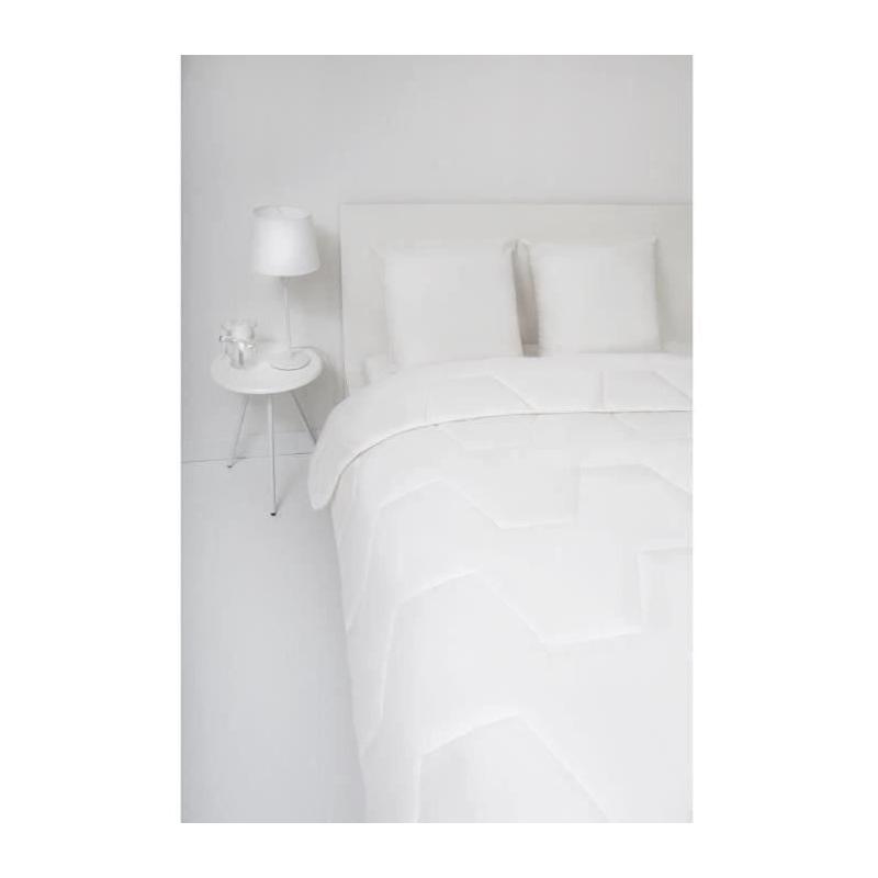 Couette légère NUAGE de DOUCEUR 240x260 cm - Blanc