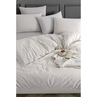 Parure de lit - Housse de couette 220x240cm + 2 taies 60x60cm - Beige Parure de lit - Housse de couette 220x240cm + 2 taies 60x60cm - Beige