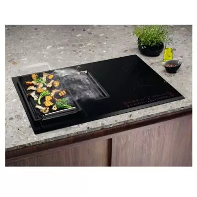 Table de cuisson aspirante Electrolux 78cm 4 feux noir Table de cuisson aspirante Electrolux 78cm 4 feux noir