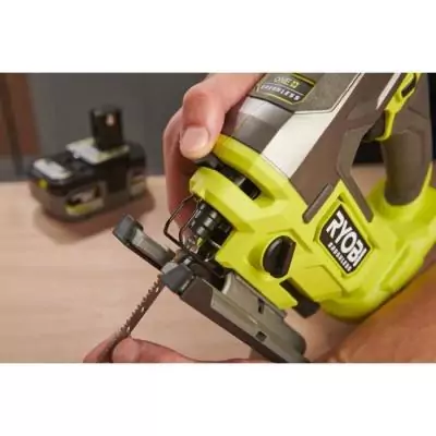 Scie sauteuse RYOBI pendulaire 18V - Puissante et précise