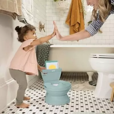 Toilette enfant INGENUITY : Réducteur, Chasse d'eau musicale et rangement lingette intégré
