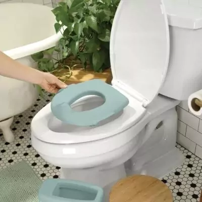 Toilette enfant INGENUITY : Réducteur, Chasse d'eau musicale et rangement lingette intégré
