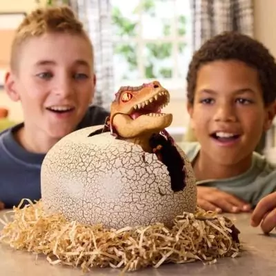 Découvrez la magie de l'éclosion des dinosaures avec Primal Hatch - Jurassic World