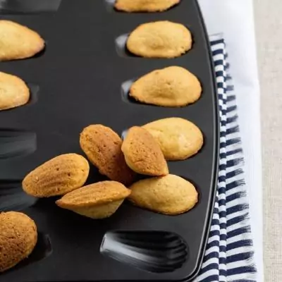 Lot de 2 moules à madeleines 12 empreintes - ZENKER - Spécial Pays