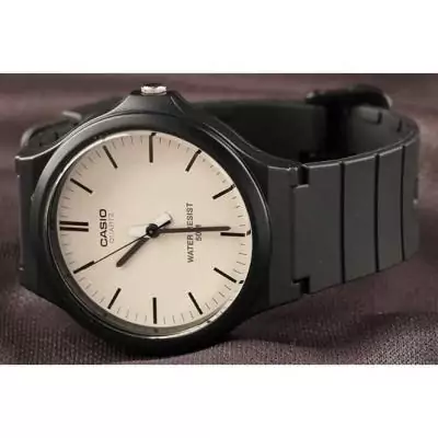 Montre Casio Collection Mixte Noir - Look élégant en noir Montre Casio Collection Mixte Noir - Look élégant en noir