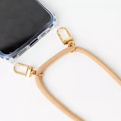 Coque bandouliere - BBC - Beige - Pompons - Universelle amovible - Longueur ajustable Coque bandouliere - BBC - Beige - Pompons - Universelle amovible - Longueur ajustable